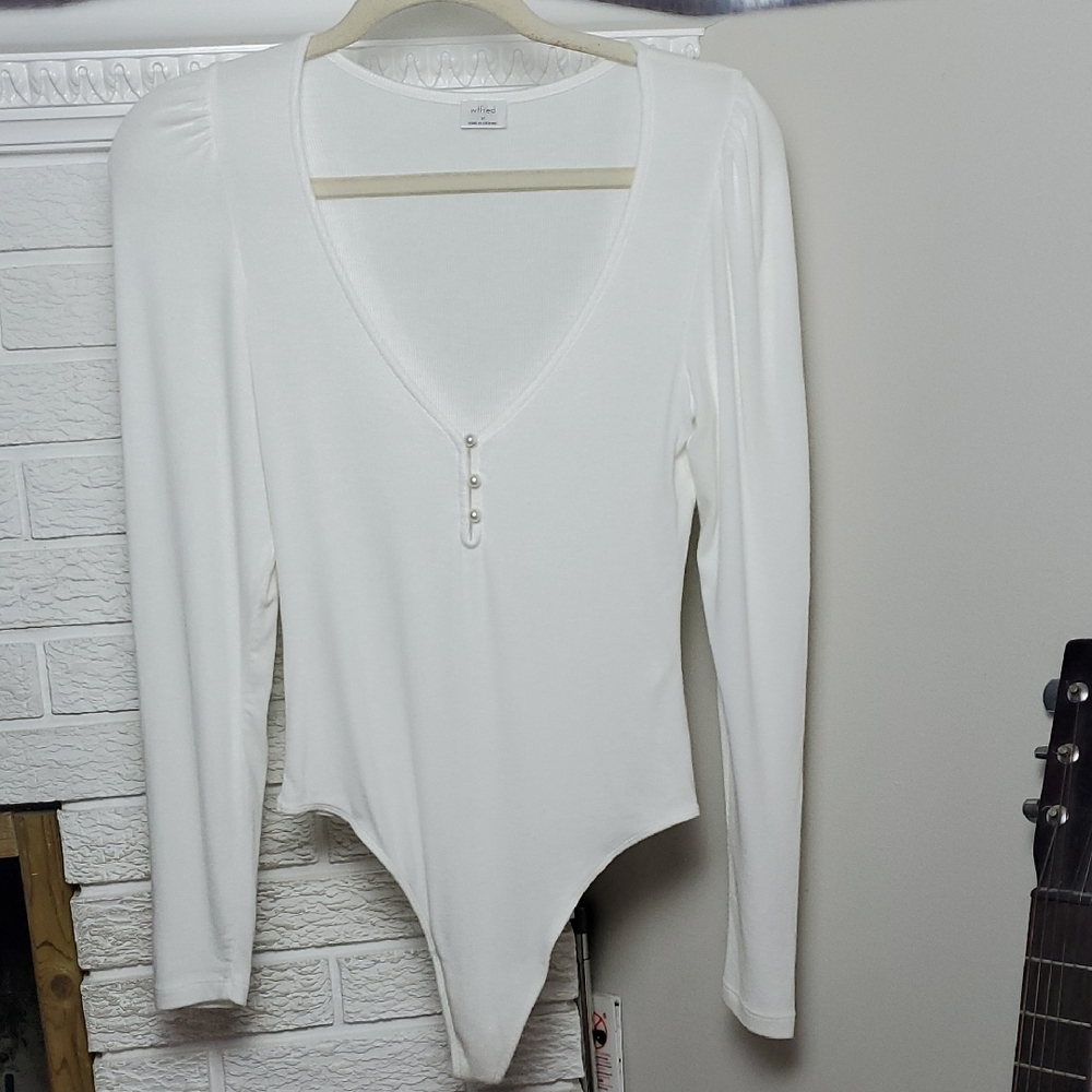 Wilfred By Aritzia Chic White V-Neck Bodysuit With Pearl Detail Sz M Balletcore